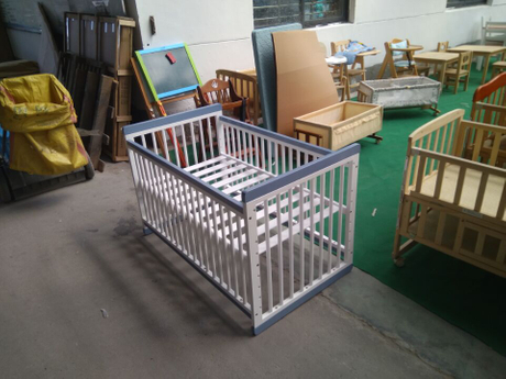 European Pine Wood Baby Crib 